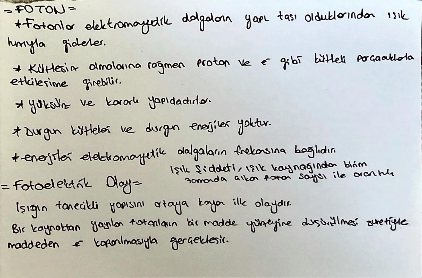 -FOTON=
* Fotonlar elektromanyetik dalgalarn yapı taşı olduklarından ışık
hayla gideles.
* Kütlesin olmalarına rağmen proton ve è gibi kütte