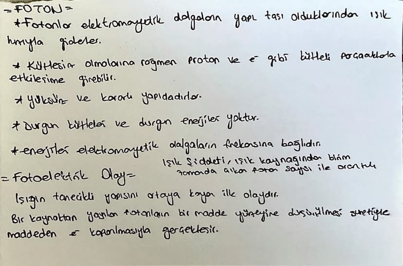 -FOTON=
* Fotonlar elektromanyetik dalgalarn yapı taşı olduklarından ışık
hayla gideles.
* Kütlesin olmalarına rağmen proton ve è gibi kütte