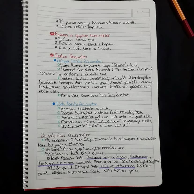 ~Sosyal Bilgiler~
~2.UNITE~
Osmanlı Devleti
Osmanlı Devleti 1299 yılında Osman Bey tarafından So-
gut-Domanic Gevresinde kurulmuştur.
Osmanl