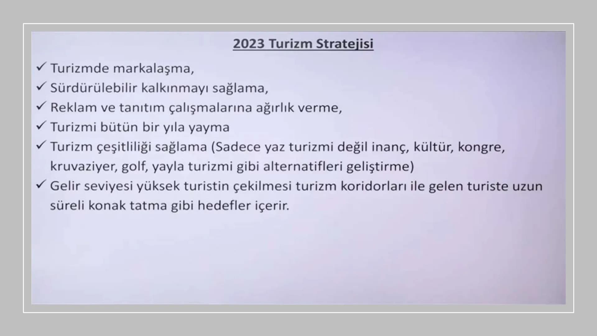 TÜRKİYE'DE TURİZM TÜRKİYE'DE TURİZM
İklim çeşitliliği, zengin bitki örtüsü, milli parklar, ilginç yeryüzü şekilleri, rafting,
paraşütçülük, 