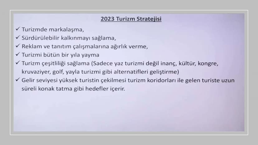 TÜRKİYE'DE TURİZM TÜRKİYE'DE TURİZM
İklim çeşitliliği, zengin bitki örtüsü, milli parklar, ilginç yeryüzü şekilleri, rafting,
paraşütçülük, 