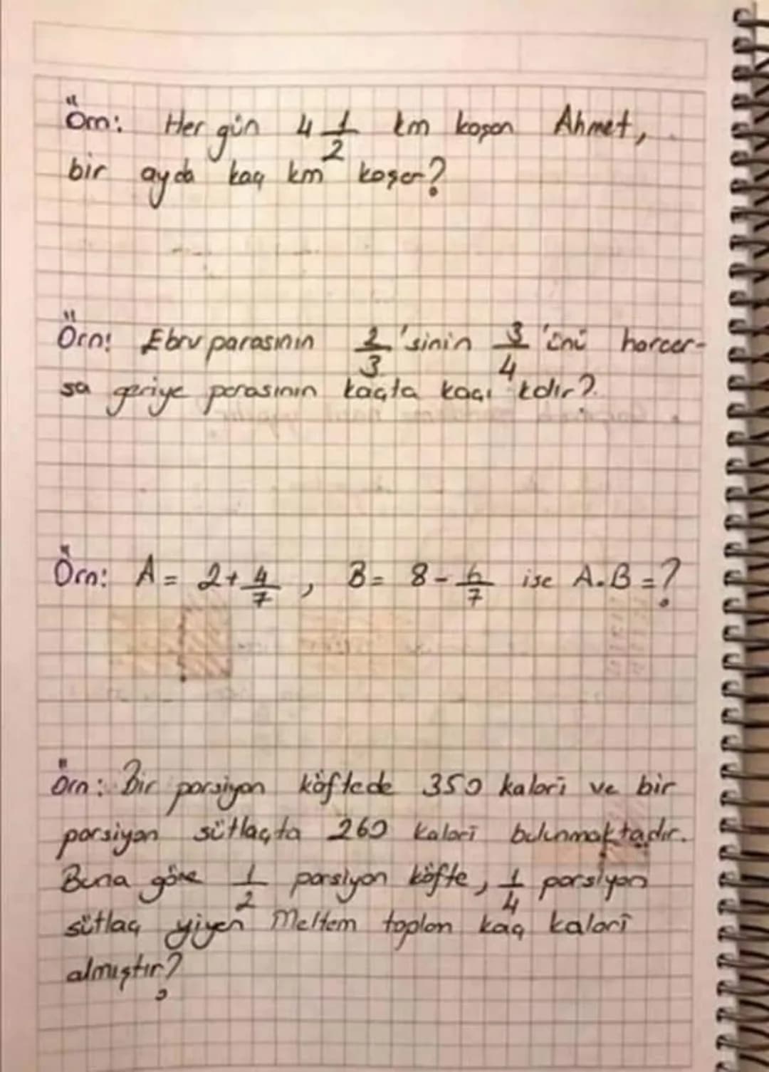 KESIRLERLE ISLEMLER
Kesirlerde Sıralama
* Paydaları aynı
olan tesirleri sıra-
larken poyi büyük olan daha blyük
für. (Payda yokmuş gibi sıra