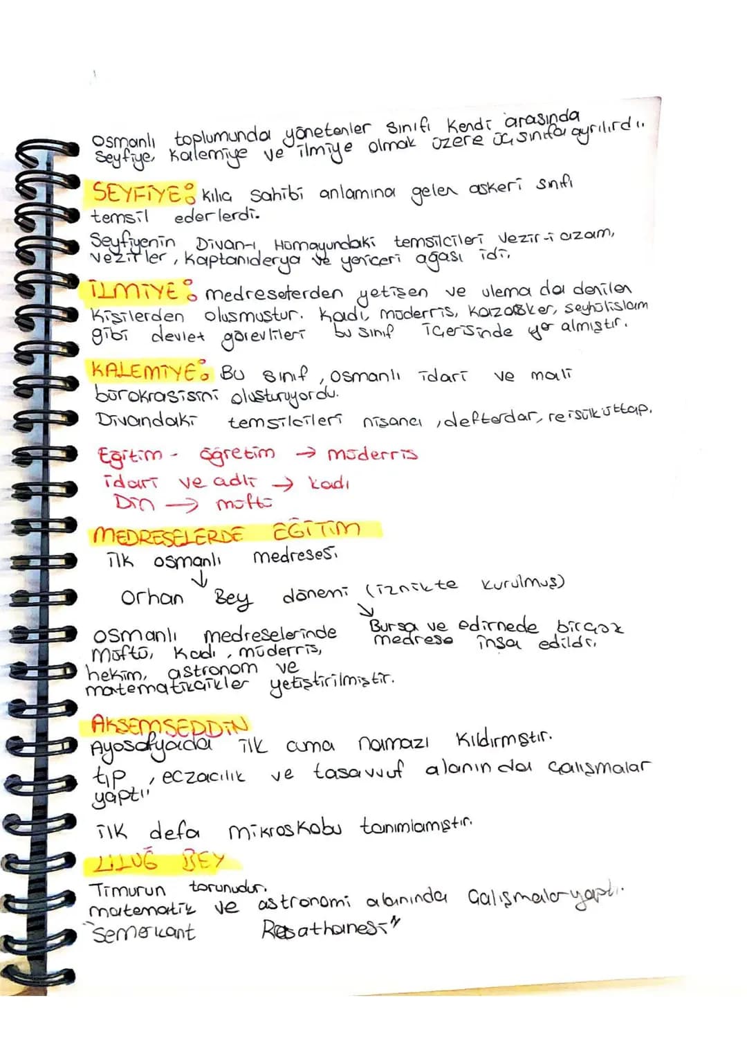 Osmanlı toplumunda yönetenler Sınıfı Kendi arasında
Seyfiye, kalemiye ve ilmiye olmak üzere JG, Sınıfa ayrılırdı.
SEYFIYE Kilia Sahibi anlam