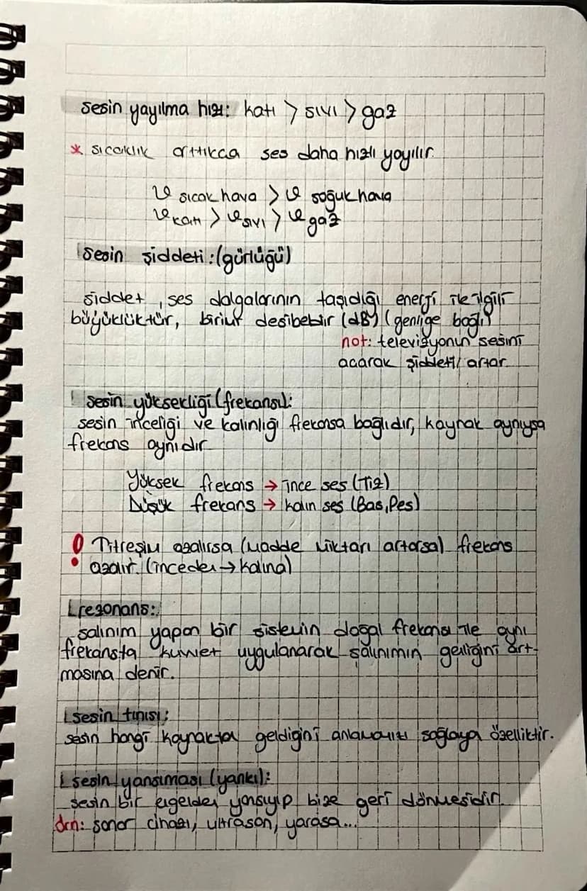 *
dalgalan
Bir cismin denge konumundan ileri-geri yapuasi-
na titreşim denir.
↳ Dalga esnek ortamda Tlerlerken
Terleyen ortam değil dalganın