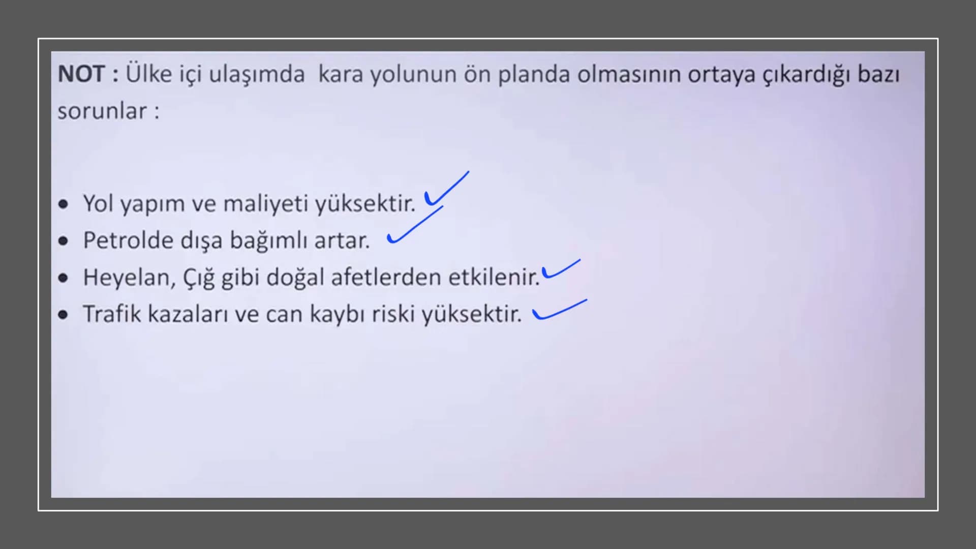 TÜRKİYE'DE ULAŞIM
Deniz
→ Demir
kara
→ Hava 1)- KARA YOLU
1950'lerden sonra gelişti (Marshall yardımı).
✓ Ülke içi yük ve yolcu taşımacılığı