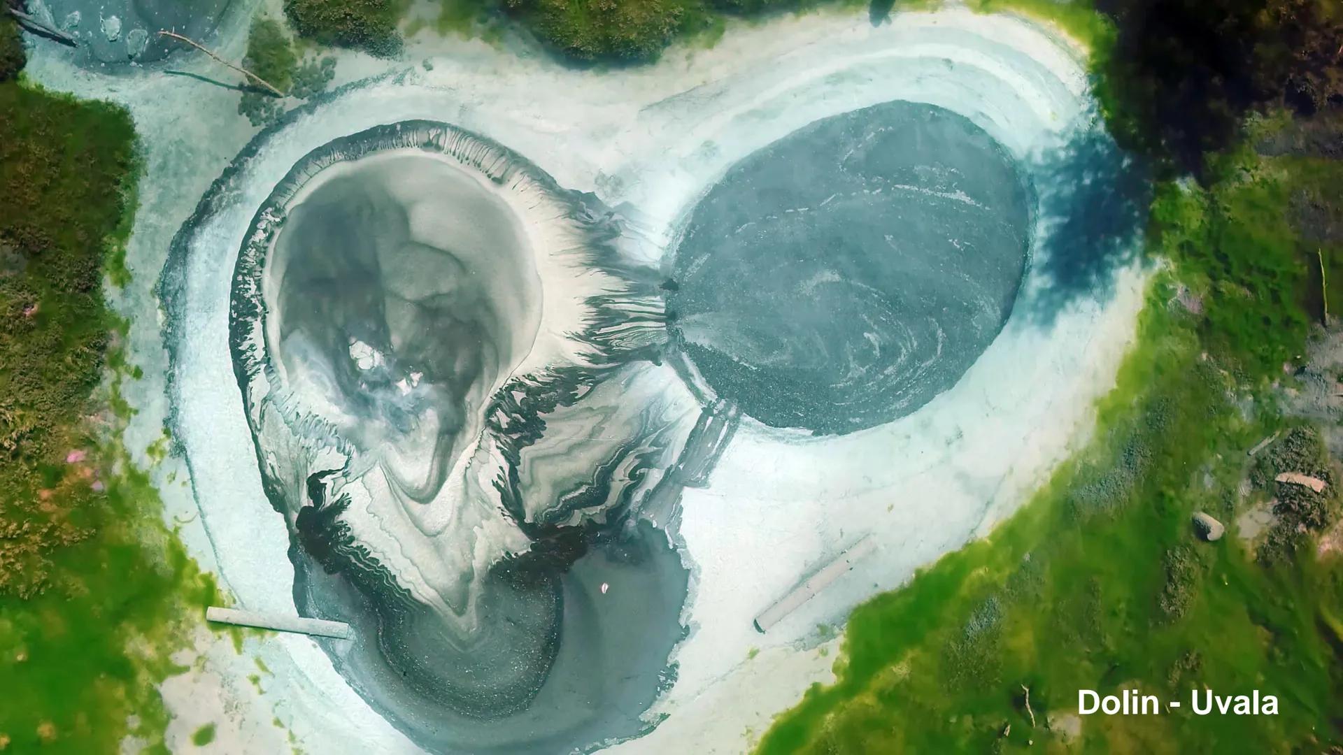 *
*
ETİ MİLLİ EG/T
CUMHURİYE
TIM
BAKANLIGI
DO
*
*
*
COĞRAFYA
10. SINIF
DOĞAL SİSTEMLER
Çözünebilen Kayaçlarda Oluşan Yer Şekilleri
Buzullar