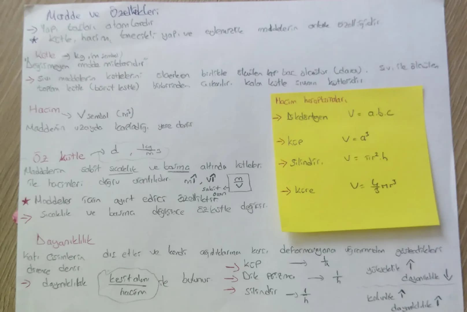 # Fizik Bilimine Giriş
Uzay, zaman, madde ve enerji arasındaki ilişkileri inceleyen bilim dalına Fizik denir.
- Mekanik, hareket, kuvvet v