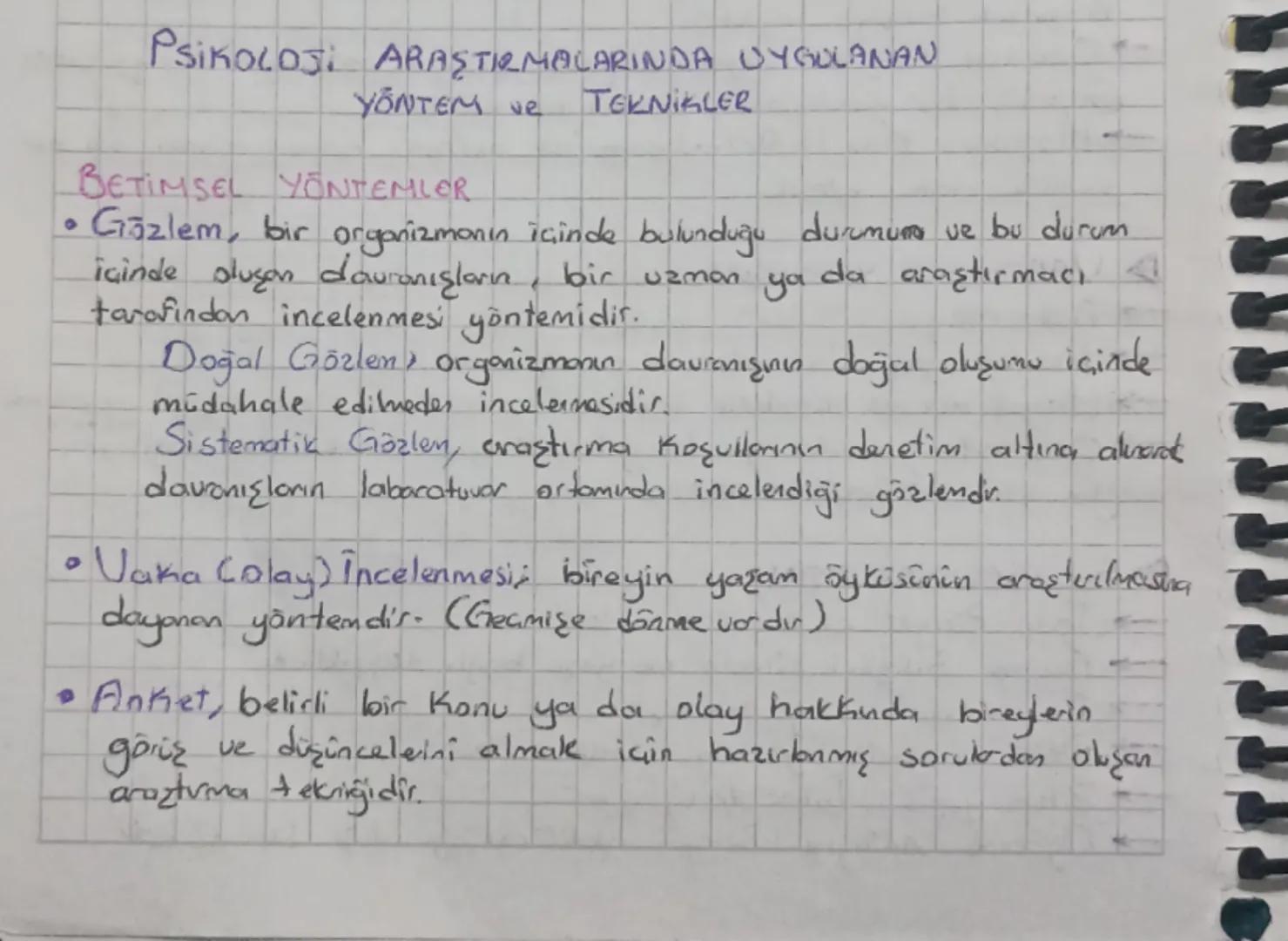 # PSİKOLOJİ ARAŞTIRMALARINDA UYGULANAN
## YÖNTEM ve TEKNIKLER
BETİMSEL YÖNTEMLER
* Gözlem, bir organizmanın içinde bulunduğu durumuna ve